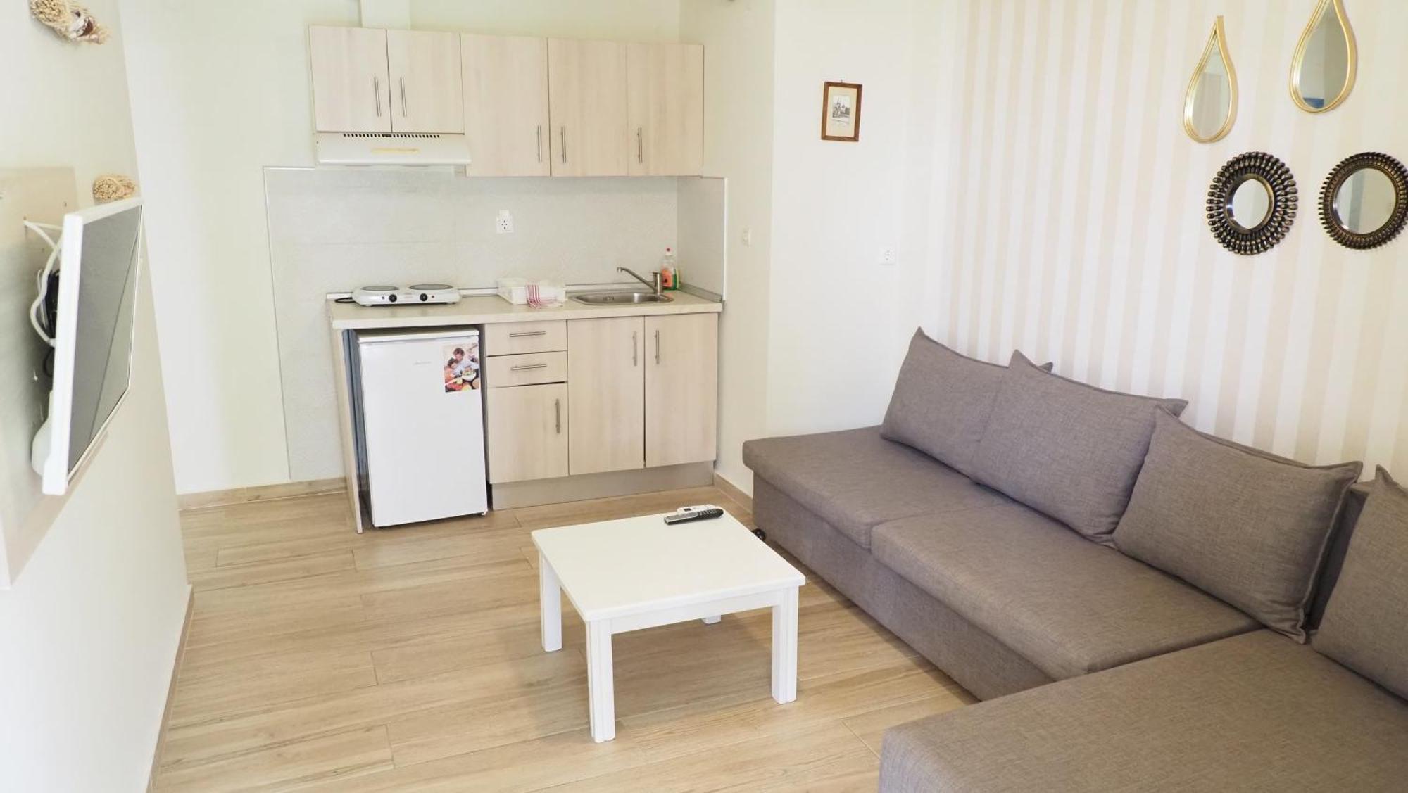 Leonidas Studio Apartments Mola Kalyva Exterior foto