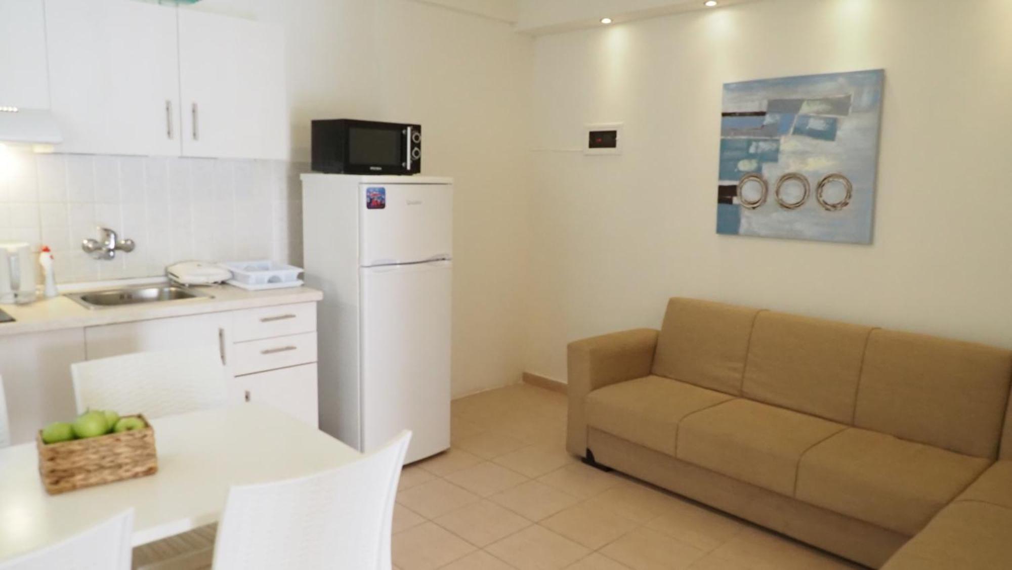 Leonidas Studio Apartments Mola Kalyva Exterior foto