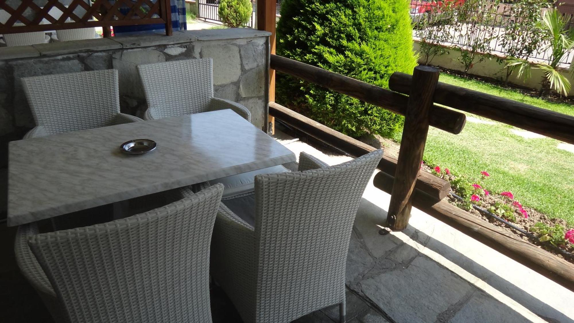 Leonidas Studio Apartments Mola Kalyva Exterior foto